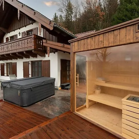 Holiday home Luxus Alpenparadies Nahe Salzburg Sauna & Whirlpool *
